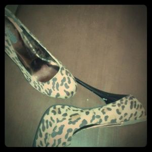 Size 9 leopard-print stilettos